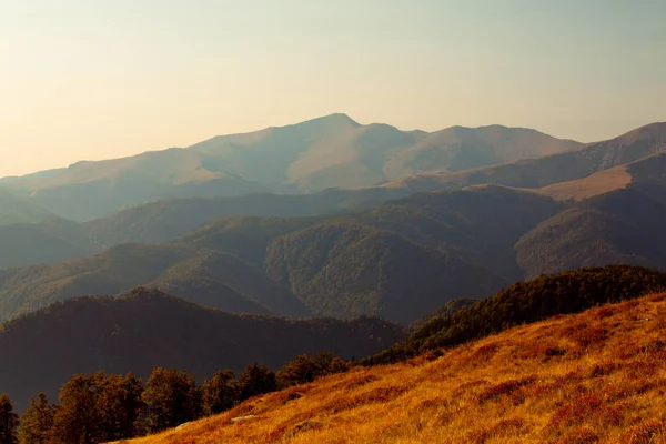 Montañas Transalpina de tiro medio —  Fotos de Stock