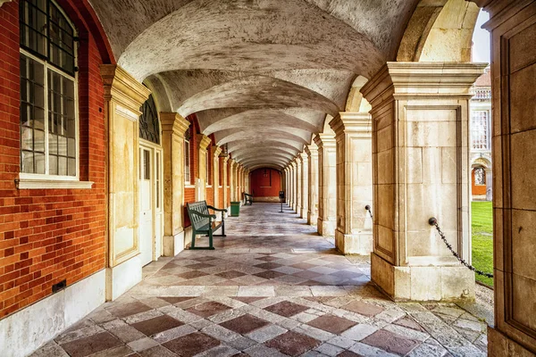 Hampton Court Sarayı arcade