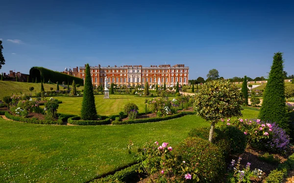 Hampton Court bahçeleri