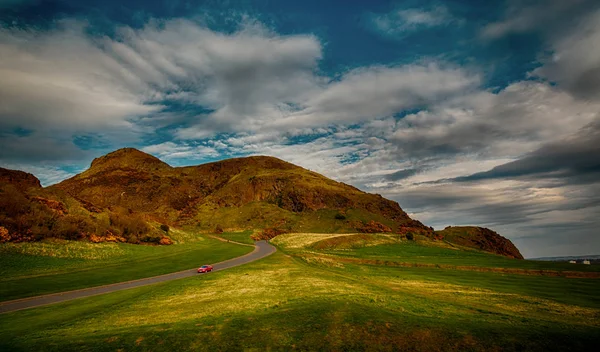 Arthurs sitz und holyrood park, edinburgh — Stockfoto