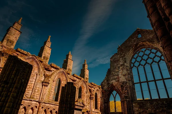 Ruiny Holyroodského opatství v Edinburghu, Velká Británie — Stock fotografie