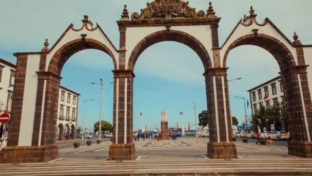 Πύλες της πόλης, Πόντα Ντελγάδα, Αζόρες, Πορτογαλία — Αρχείο Βίντεο