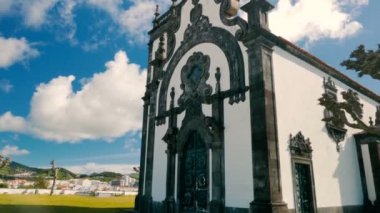 Ponta Delgada, Azores, Portekiz mavi gökyüzü karşı