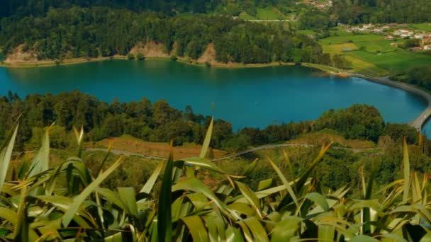 Σαντιάγο de Lagoa λίμνη στο São Miguel, οι Αζόρες, Πορτογαλία — Αρχείο Βίντεο