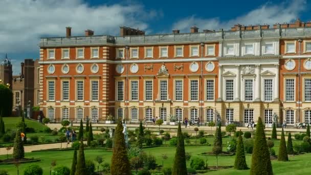 Το παλατι Hampton Court, Λονδίνο, Αγγλία, Ηνωμένο Βασίλειο — Αρχείο Βίντεο