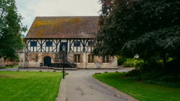 イングランド、ヨークの町イギリスのチューダー様式のゲストハウス — ストック動画