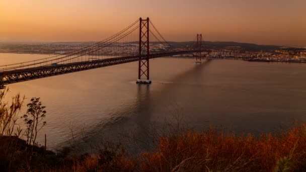 Ponte 25 de Abril bridge, Lisbon, Portugal — Stock Video