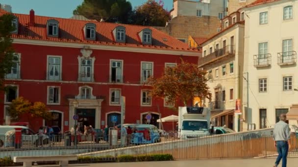 Largo Portas do Sol square, Lisbon, Portugal — стокове відео