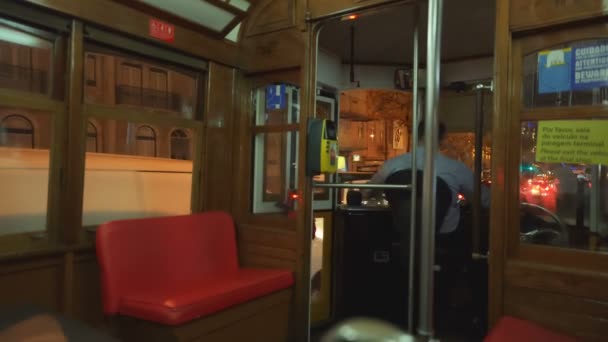 Трамвай 28, Лиссабон, Португалия — стоковое видео