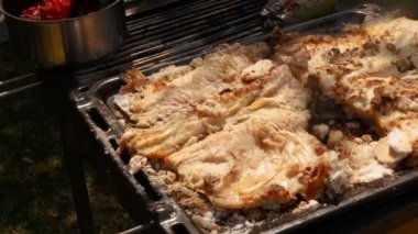 Barbekü Balık hazırlamak