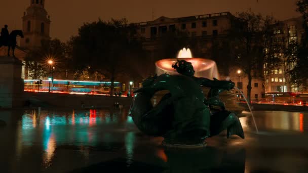 精致的时差在特拉法加广场的喷泉和周围的交通让人联想到 Cinemagraph — 图库视频影像