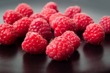 Siyah taze ahududu makro