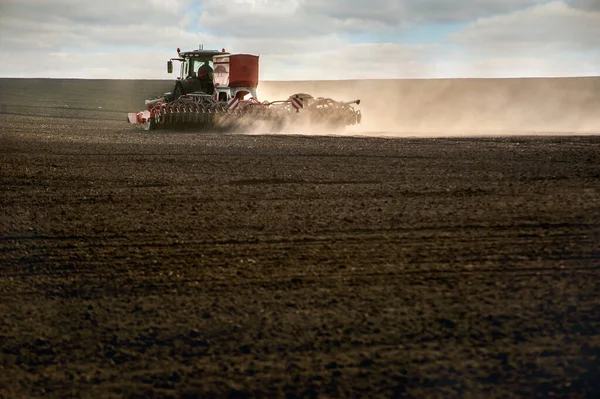 Tractor Werk Ploegen Het Veld Met Durst Landbouwwerkzaamheden Voor Verwerking — Stockfoto