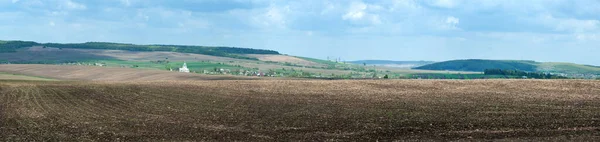 Großes Panorama Des Landwirtschaftlichen Feldes Mit Zuckerrübenanbau Und Dorf Horizont — Stockfoto