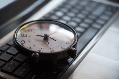 Siyah saat klavye zaman metafor kavramı koyu düşük ke lay