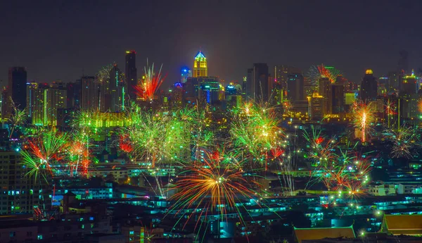 お祝い花火新年ダウンタウン バンコク市 — ストック写真