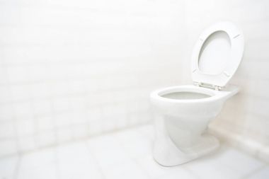 Tuvalet Banyo veya tuvalet temizlik konsepti beyaz arka plan ile 