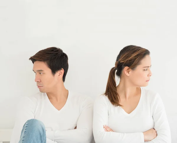 Asiatiska älskare eller kärlek par bryta upp skilsmässa koncept, älskare vända Stockbild