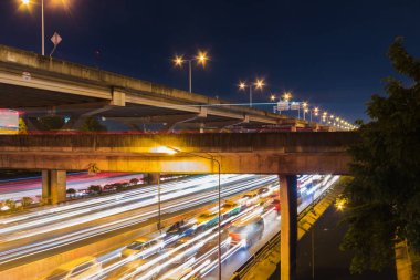 Şehir, gece sahne de yol trafik ışığı