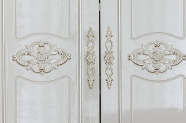 Beyaz vintage gardırop yakın çekim handdle 
