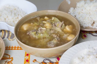 kahverengi kase domuz çorbası