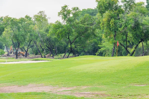 Písek Kopec Golfovém Hřišti Bujnou Trávou Jsou Ideální Pro Sportovní — Stock fotografie