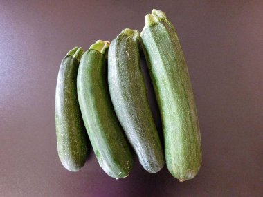 siyah bir arka plan üzerinde kabak