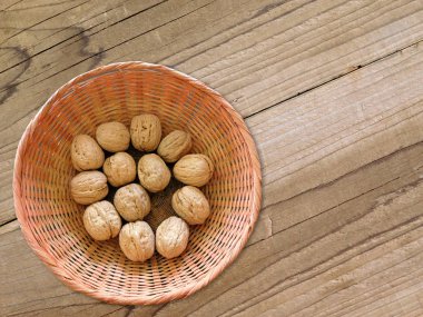 Fındık kabuğu mutfak ahşap arka plan üzerinde