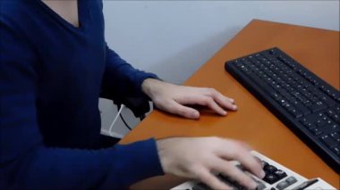 bilgisayara yazmak ve hesap makinesi kullanma içinde yazıhane