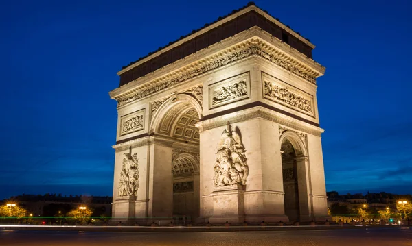 Тріумфальна арка в нічний час, Париж, Франція. — стокове фото