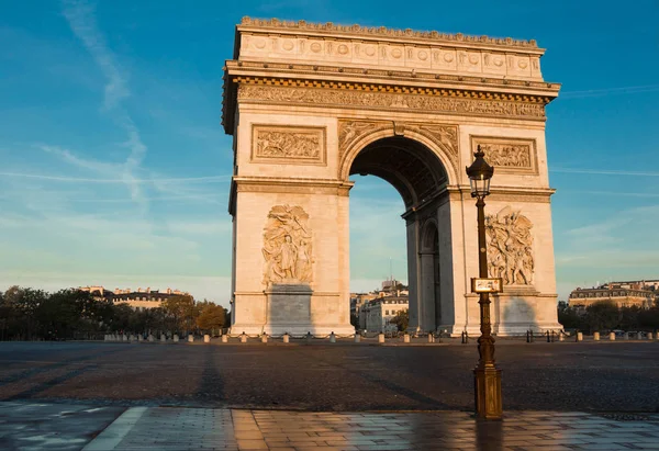 O Arco do Triunfo, Paris, França . — Fotografia de Stock