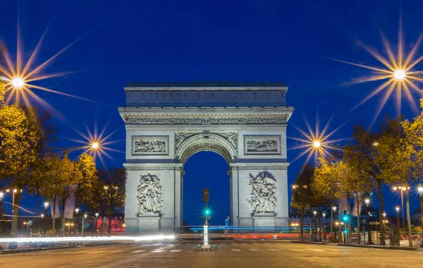夜、パリ、フランスに凱旋. — ストック写真
