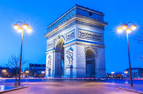 O Arco do Triunfo à noite, Paris, França . — Fotografia de Stock