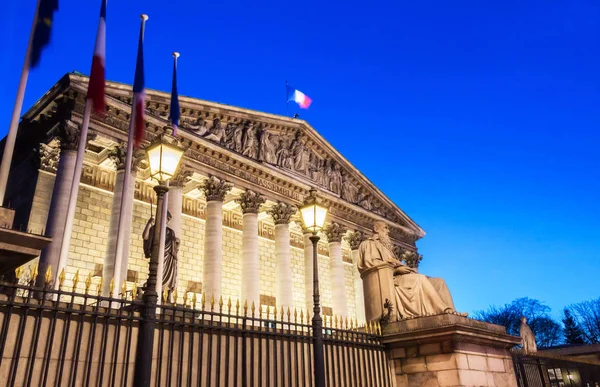 Francuskie Zgromadzenie Narodowe w nocy, Paryż, Francja. — Zdjęcie stockowe
