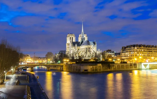 Notre Dame-katedrális, az éjszakai, Párizs, Franciaország. — Stock Fotó