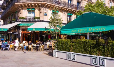 Ünlü Paris cafe Les Deux Magots, Paris, Fransa.