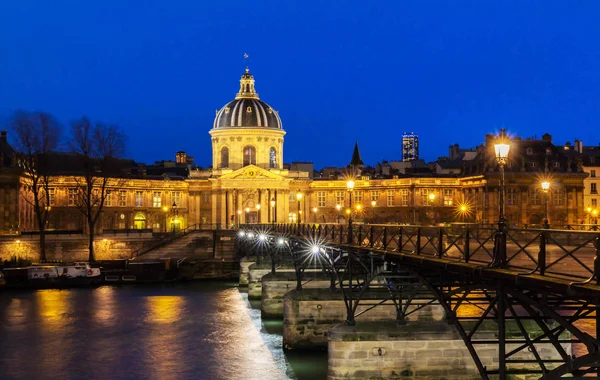 L'Accademia di Francia di notte, Parigi, Francia . — Foto Stock