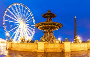 Place de la Concorde, gece, Paris Çeşmede.