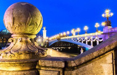 Ünlü Alexandre III Köprüsü, Paris