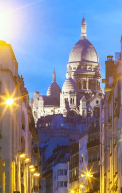 Sacre Coeur Bazilikası'na gece, Paris.