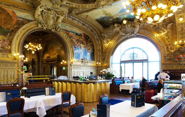 Słynna restauracja Le Train Bleu w Gare de Lyon w Paryżu — Zdjęcie stockowe