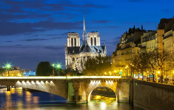 Notre Dame Katedrali akşam, Paris, Fransa. — Stok fotoğraf