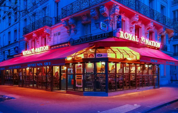 Le café traditionnel français Royal Nation, Paris, France . — Photo