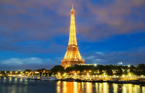 Wieża Eiffla w nocy, Paryż, Francja. — Zdjęcie stockowe
