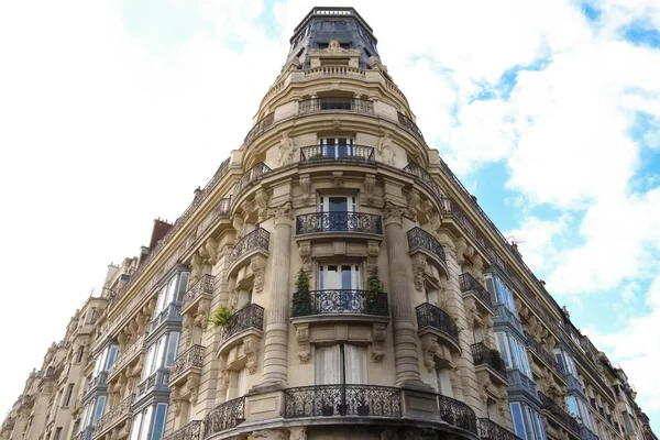 Фасад Паризькій будівлі — стокове фото