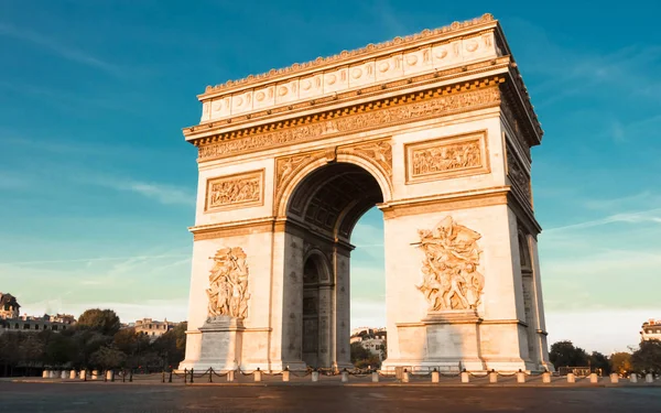 Η διάσημη αψίδα του Θριάμβου, Παρίσι, Γαλλία. — Φωτογραφία Αρχείου