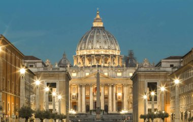 Saint Peter's Basilica geceleri.