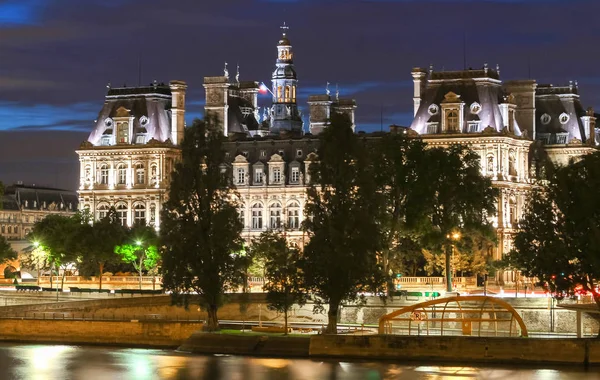 A Câmara Municipal de Paris à noite, França . — Fotografia de Stock