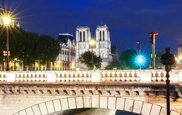 Notre Dame Kathedrale bei Nacht, Paris, Frankreich — Stockfoto