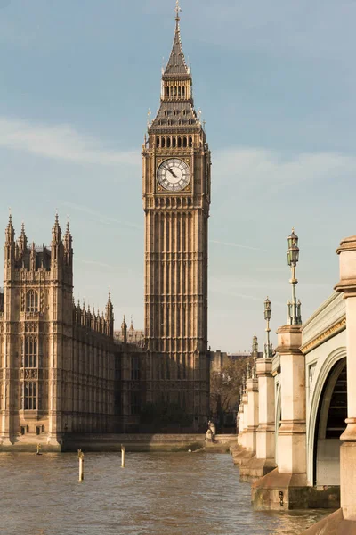 El puente Big Ben y Westminster en Londres . — Foto de Stock